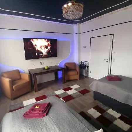 Gold Suite: Elbe Riverside Retreat With Netflix And E-bike Station Apartment Wittenberge