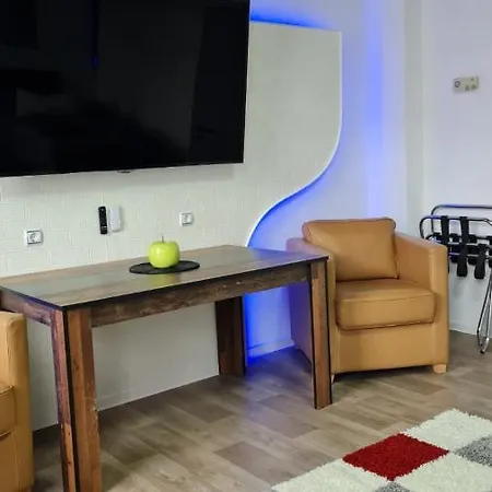 Best-preis -gold Suite- Mit Netflix, Self-check-in, Ebike Ladestation, Fahrradraum, Wlan, Netflix Und Massagesessel - Direkt Am Elberadweg Im Herzen Von Wittenberge